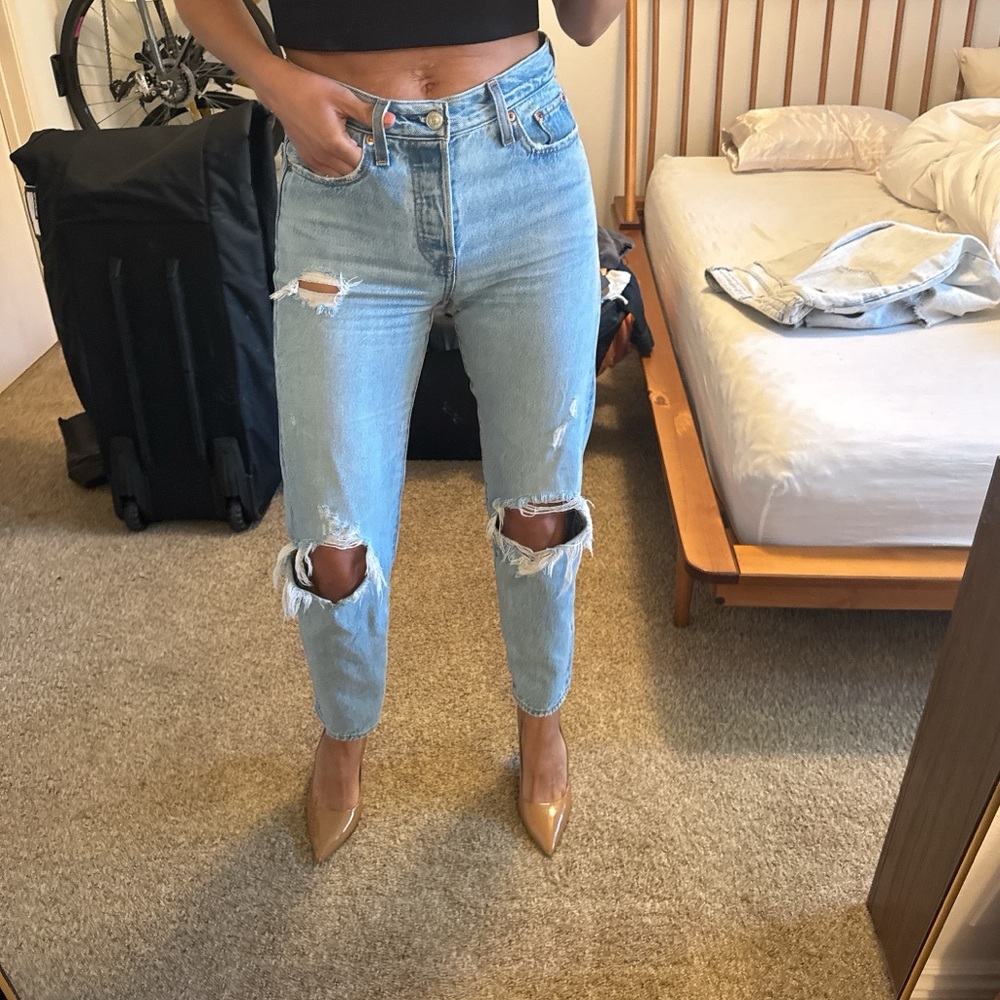 Levi’s size 26 classic wedgie jeans